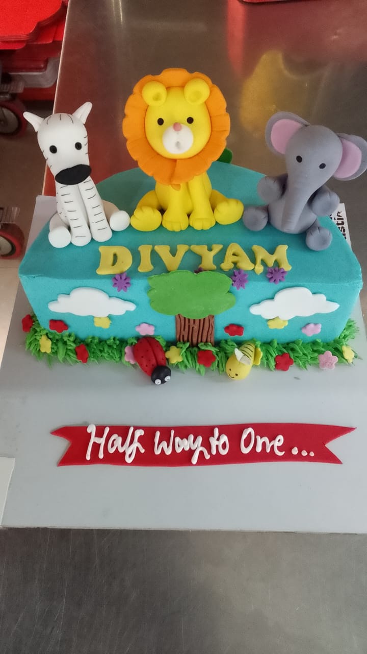 Customer photo review of Half Jungle Design Cake