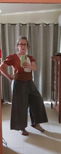 Customer photo review of Plus Size Women Spring Plaid Wide-leg Cotton Linen Pants