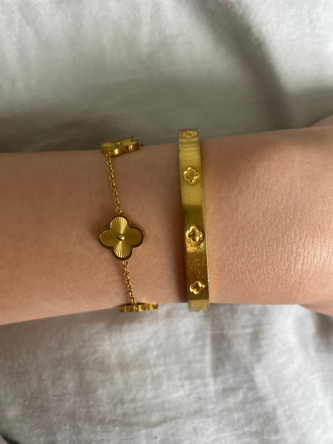 Customer photo review of Shine Clover Armreif | 18K vergoldet