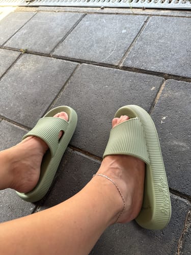 Customer photo review of HappyFlops Kids