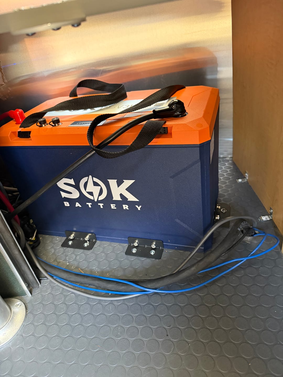 Customer photo review of SOK Battery | 12V314Ah Battery,Built-in heater & Bluetooth,Victron CAN Comms
