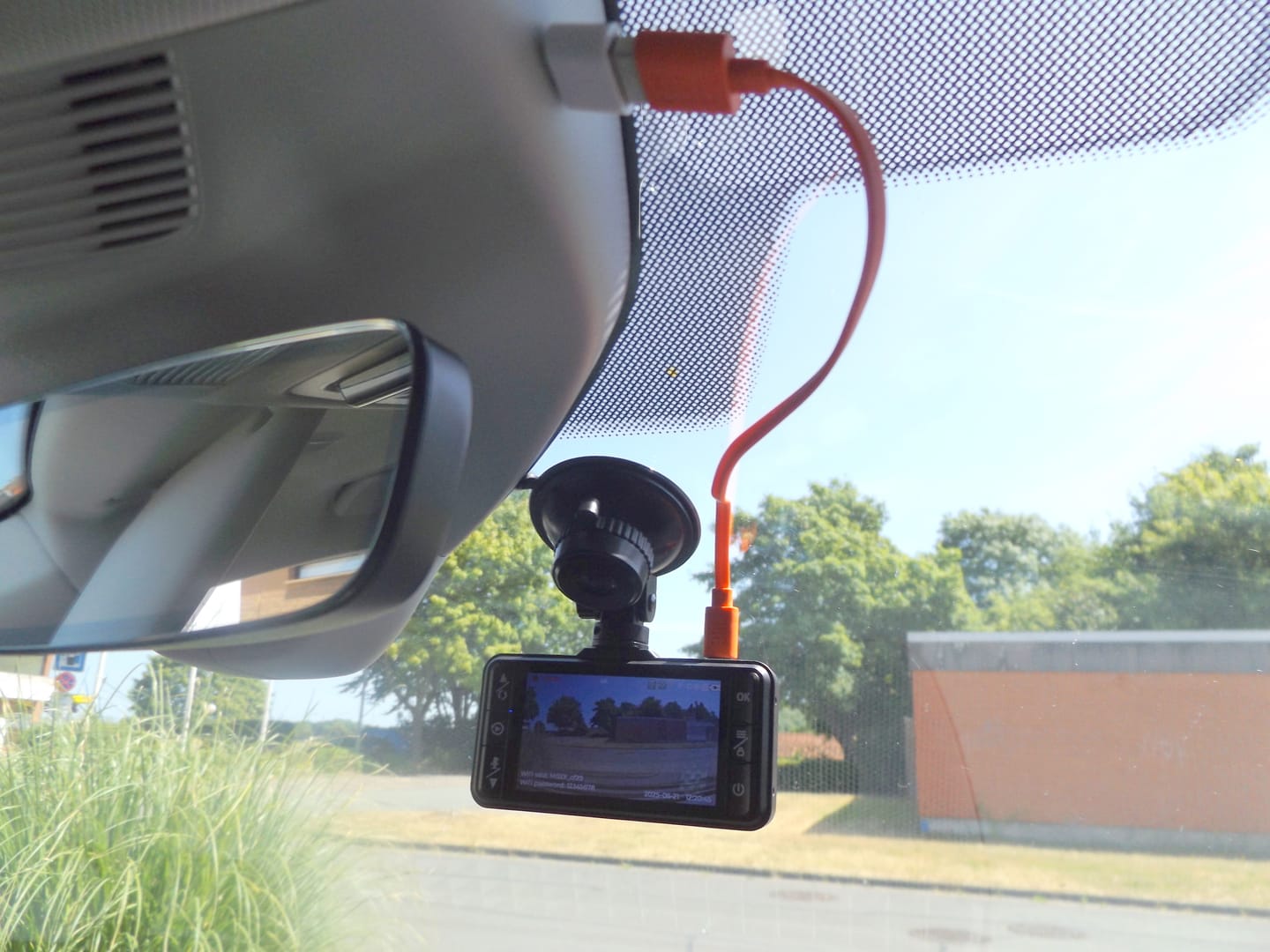 Customer photo review of 4K Dashcam mit 3,94" Bildschirm / Vorne & hinten / Autokamera mit 170° Weitwinkelansicht / Nachtsicht / Parküberwachung / G-Sensor