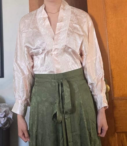 Customer photo review of Xing Kong 星空 Starry Sky Modernized Lace Jacquard Feijixiu Airplane Sleeve Top