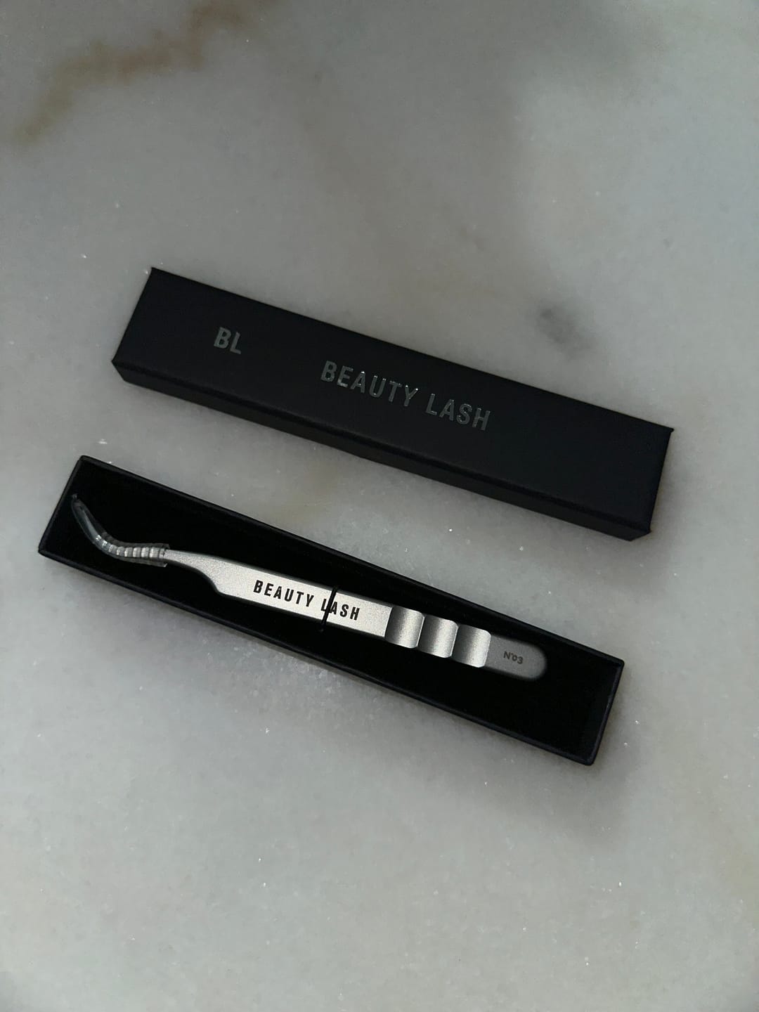 Customer photo review of Classic Tweezer Nº 03