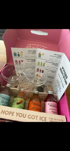 Customer photo review of מארז מתנה לחברה הכי טובה