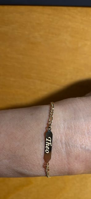 Customer photo review of Bracciale neonato personalizzato con nome in oro 18kt