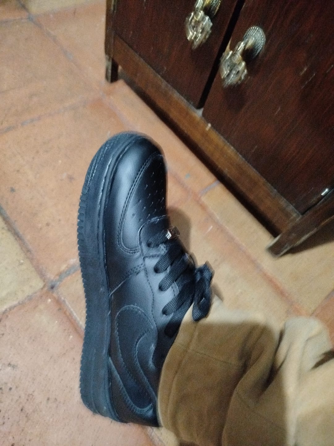 Customer photo review of Tenis 841 Negro Total