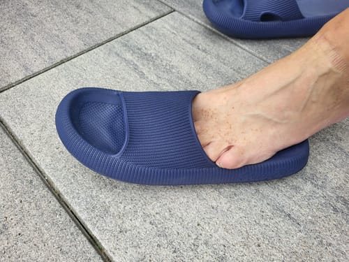 Customer photo review of HappyFlops