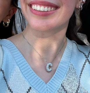 Customer photo review of Collar Inicial Balloon Plateado Zirconias