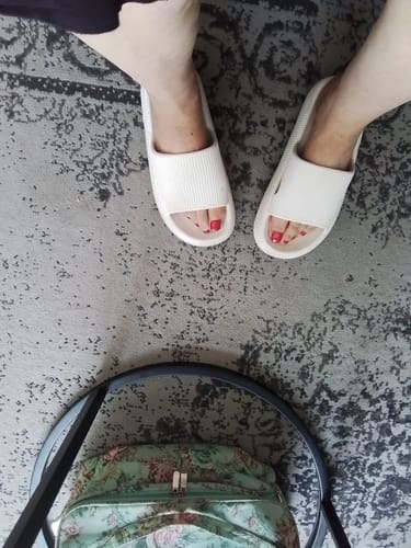 Customer photo review of HappyFlops