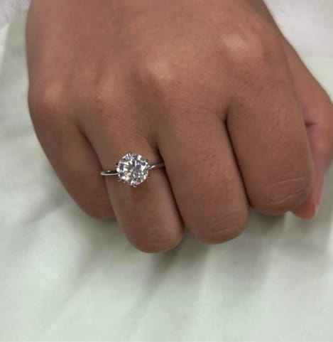 Customer photo review of Rodiffy Moissanite 2.0 Ct ~ 4.0 Ct Round Cut 6 Prong Engagement Ring For Women