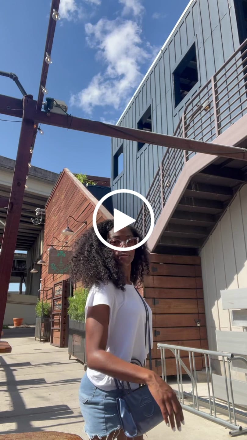 Customer video review of RELAXED TEE