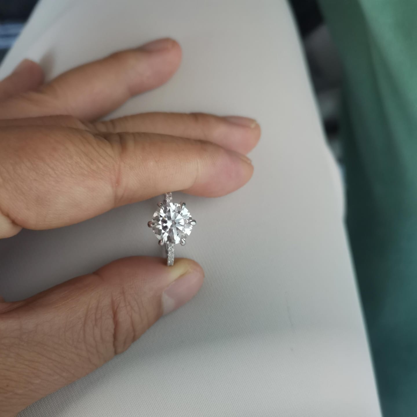 Customer photo review of Rodiffy Moissanite 2.0 Ct ～4.0 Ct Round Cut 6 Prong Promise Rings For Women
