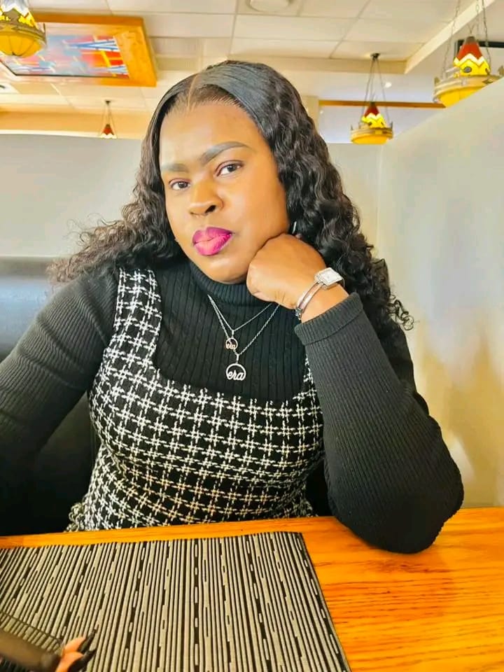 Customer photo review of Silver Precious Logo Necklace