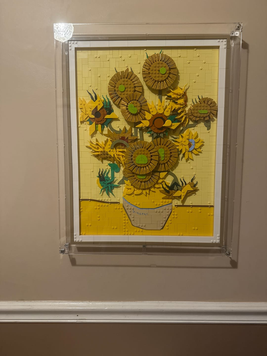 Customer photo review of Wall Mounted Display Case for LEGO® 31215 Art Vincent van Gogh – Sunflowers