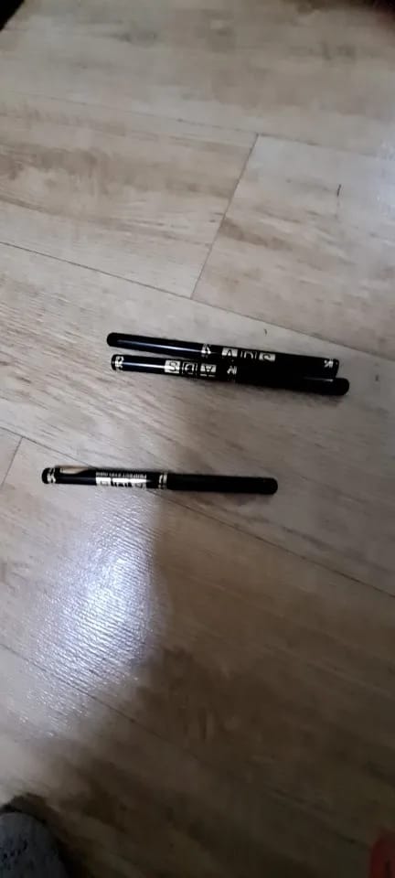 Customer photo review of Waterproof Eyeliner Pencils 3Pc Easy Twist — Black | KIMLUD