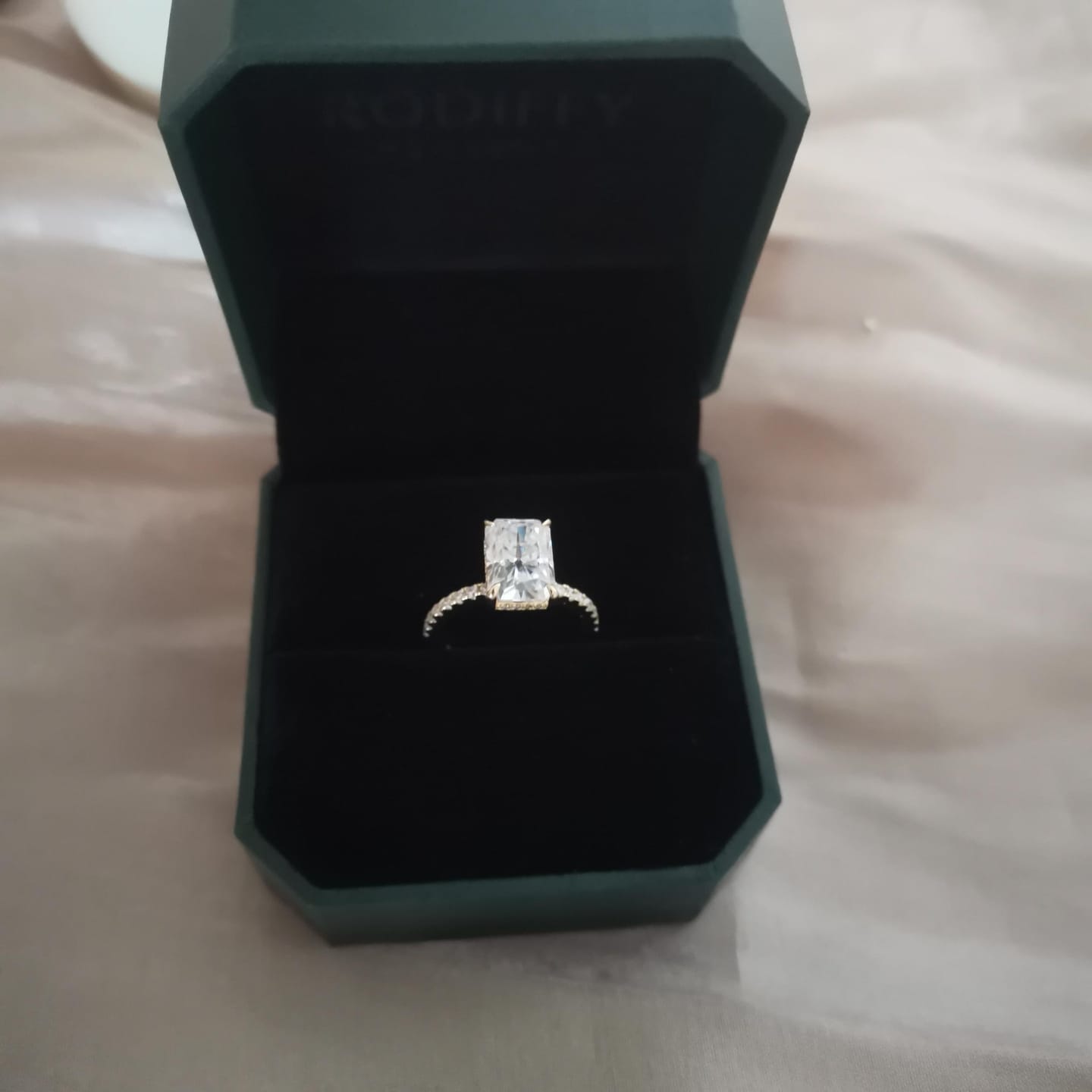 Customer photo review of S925 Rodiffy Moissanite 2.0 Ct~4.0 Ct Radiant Cut Yellow Gold/White Gold Engagement Ring For Women