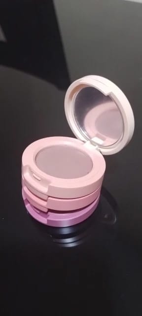 Customer photo review of Matte Tri-Color Eye Shadow Palette — Champagne | KIMLUD