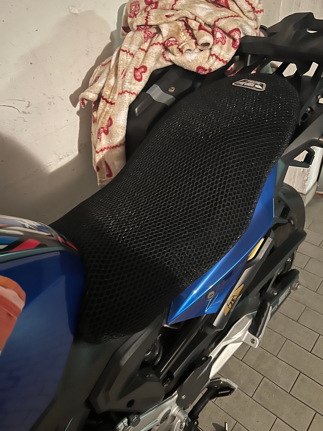 Wind Rider mesh seat cover on a BMW F 900 XR