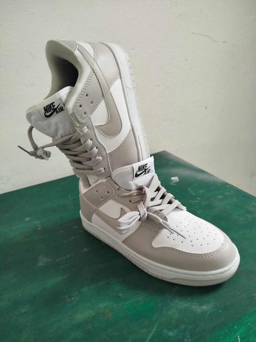 Customer photo review of Tenis Dunk Low Blanco Gris