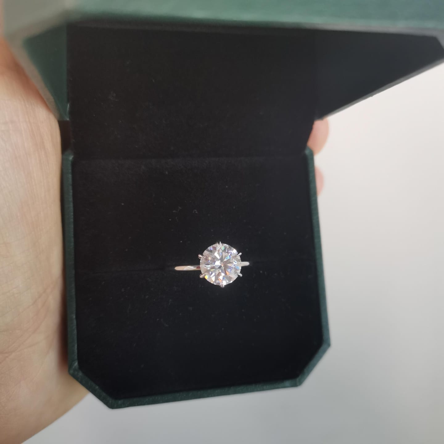 Customer photo review of Rodiffy Moissanite 2.0 Ct ~ 4.0 Ct Round Cut 6 Prong Engagement Ring For Women