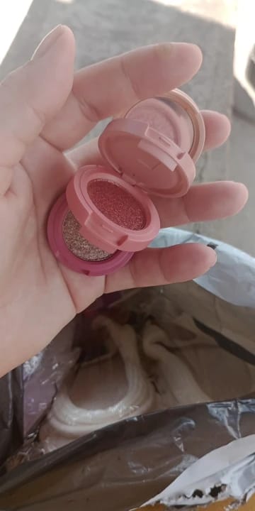 Customer photo review of Matte Tri-Color Eye Shadow Palette — Champagne | KIMLUD