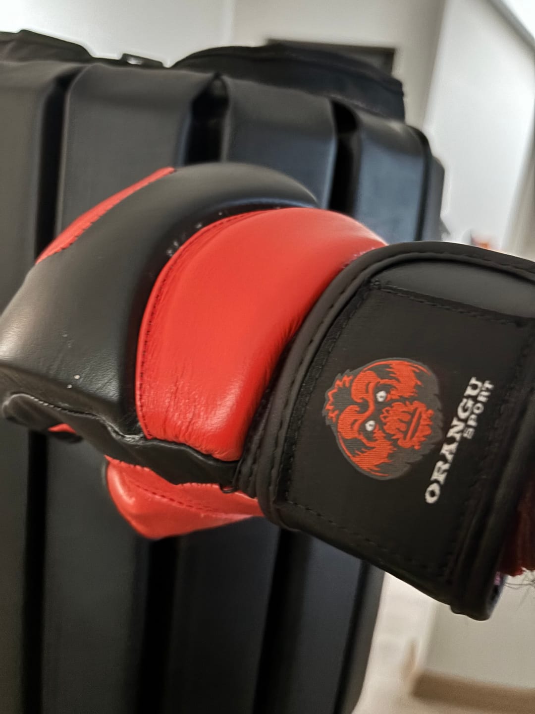 Customer photo review of GUANTES DE MMA ORANGU SPORT / KICKBOXING / UFC / MMA