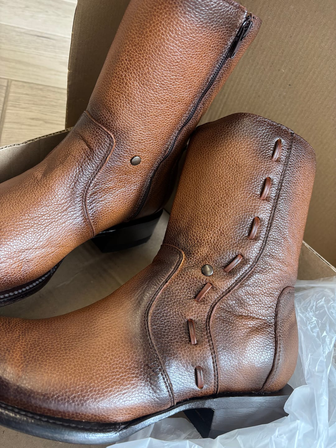 Customer photo review of BOTINES ESTILO VEGAS BRANDY