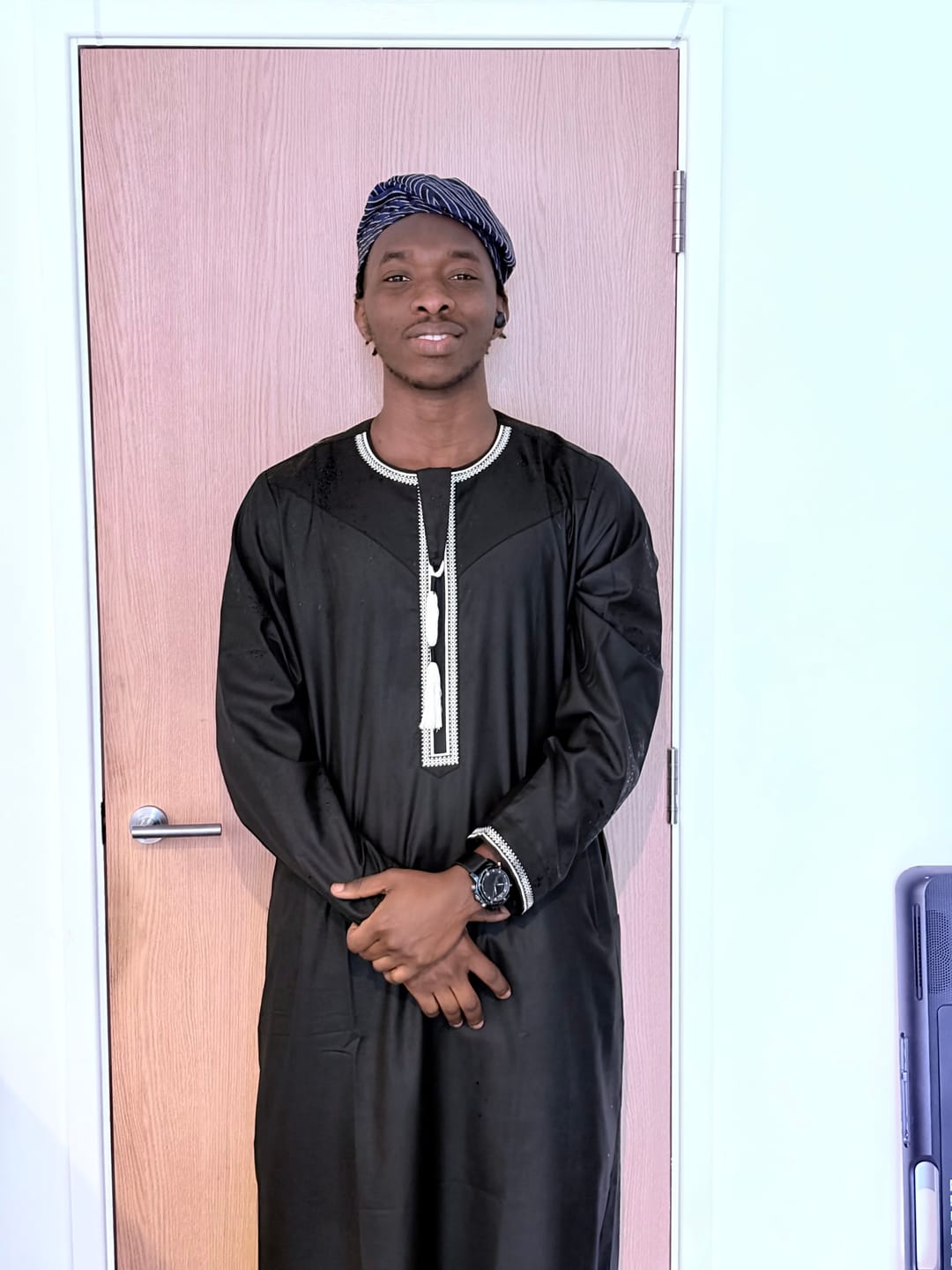 Customer photo review of Luxury Black & White Omani Thobe