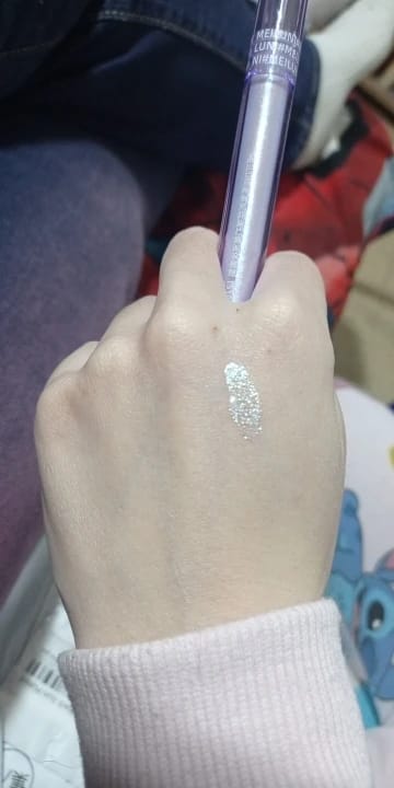 Customer photo review of Multichrome Glitter Eye Shadow Stick Duochrome Shine — Iridescent | KIMLUD