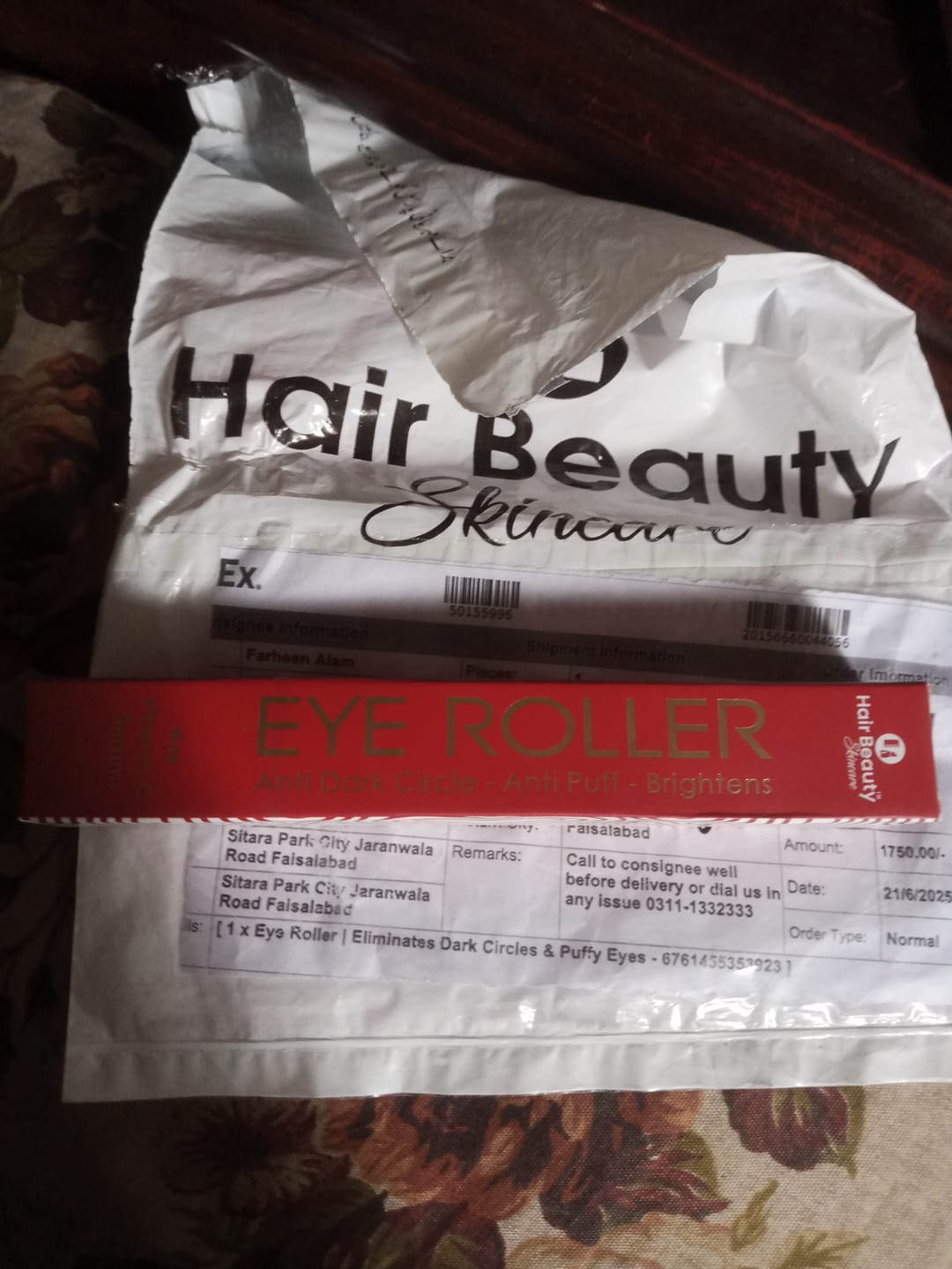 Customer photo review of Eye Roller | Eliminates Dark Circles & Puffy Eyes