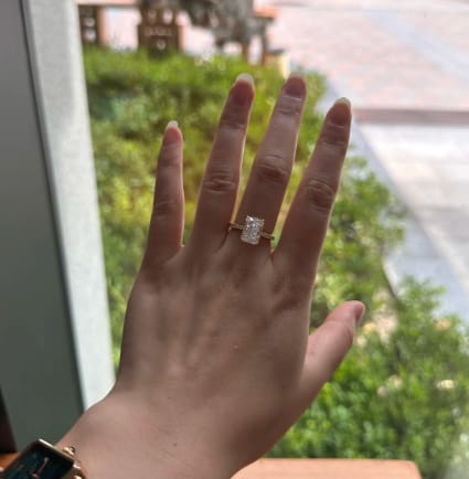 Customer photo review of S925 Rodiffy Moissanite 2.0 Ct~4.0 Ct Radiant Cut Yellow Gold/White Gold Engagement Ring For Women