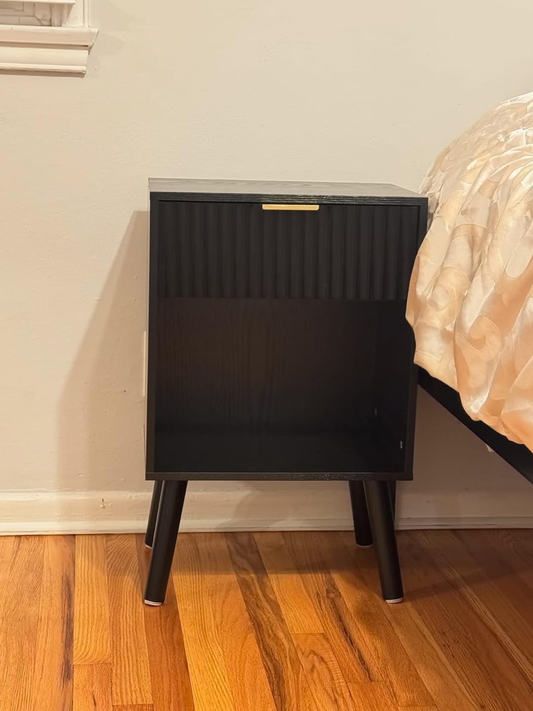 Customer photo review of Mid Century Modern Nightstand, Wood Bedside Table with Drawer and Opening Storage, End Table Living Room Fluted Night Stand with Solid Wood Legs for Bedroom