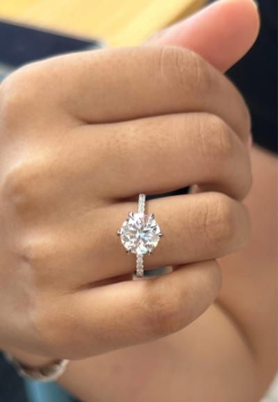 Customer photo review of Rodiffy Moissanite 2.0 Ct ～4.0 Ct Round Cut 6 Prong Promise Rings For Women