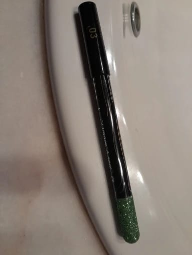 Customer photo review of Metallic Eye Shadow Pencil Diamond Glitter Finish Long-Wearing — Purple | KIMLUD
