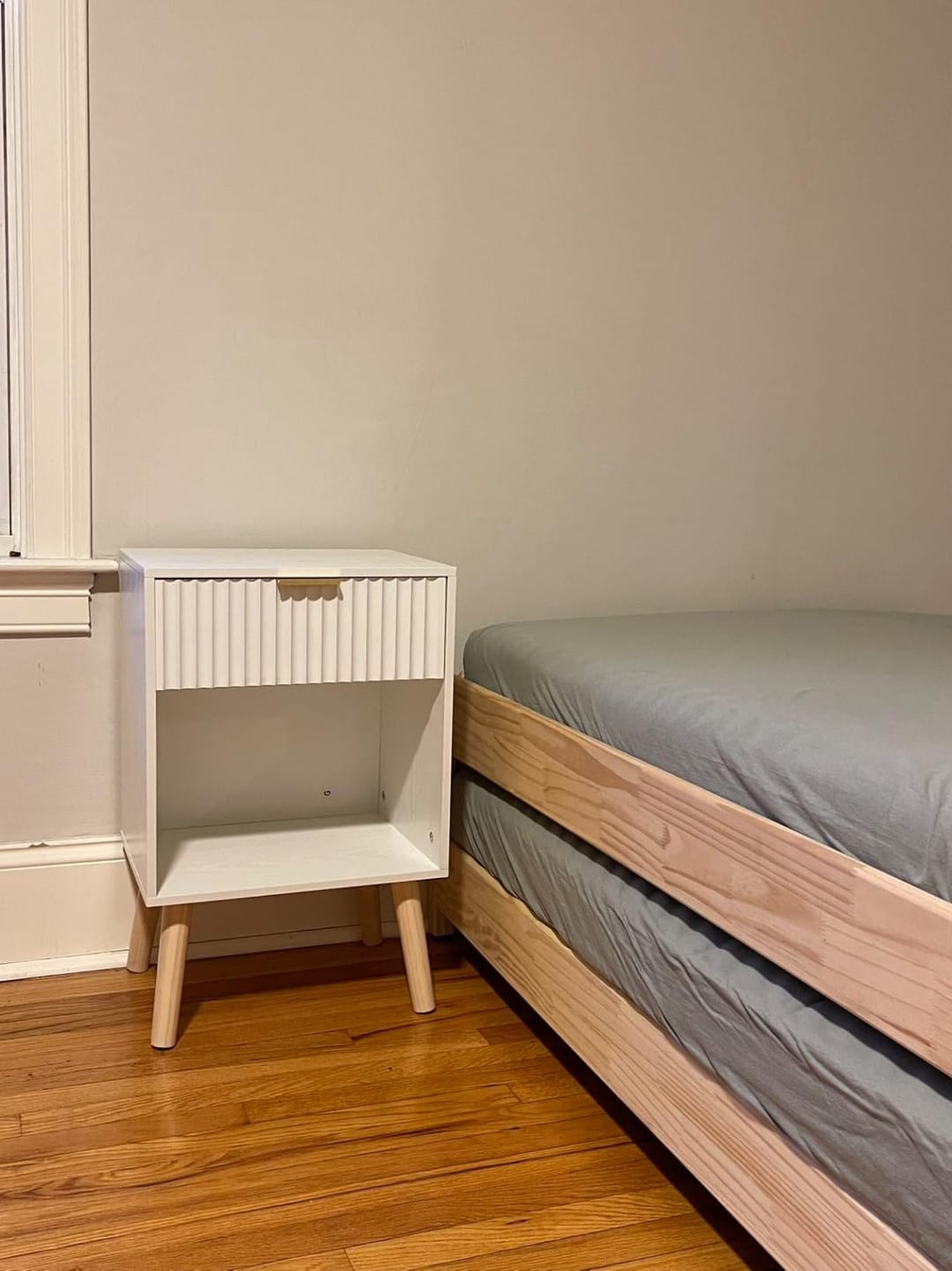 Customer photo review of Mid Century Modern Nightstand, Wood Bedside Table with Drawer and Opening Storage, End Table Living Room Fluted Night Stand with Solid Wood Legs for Bedroom