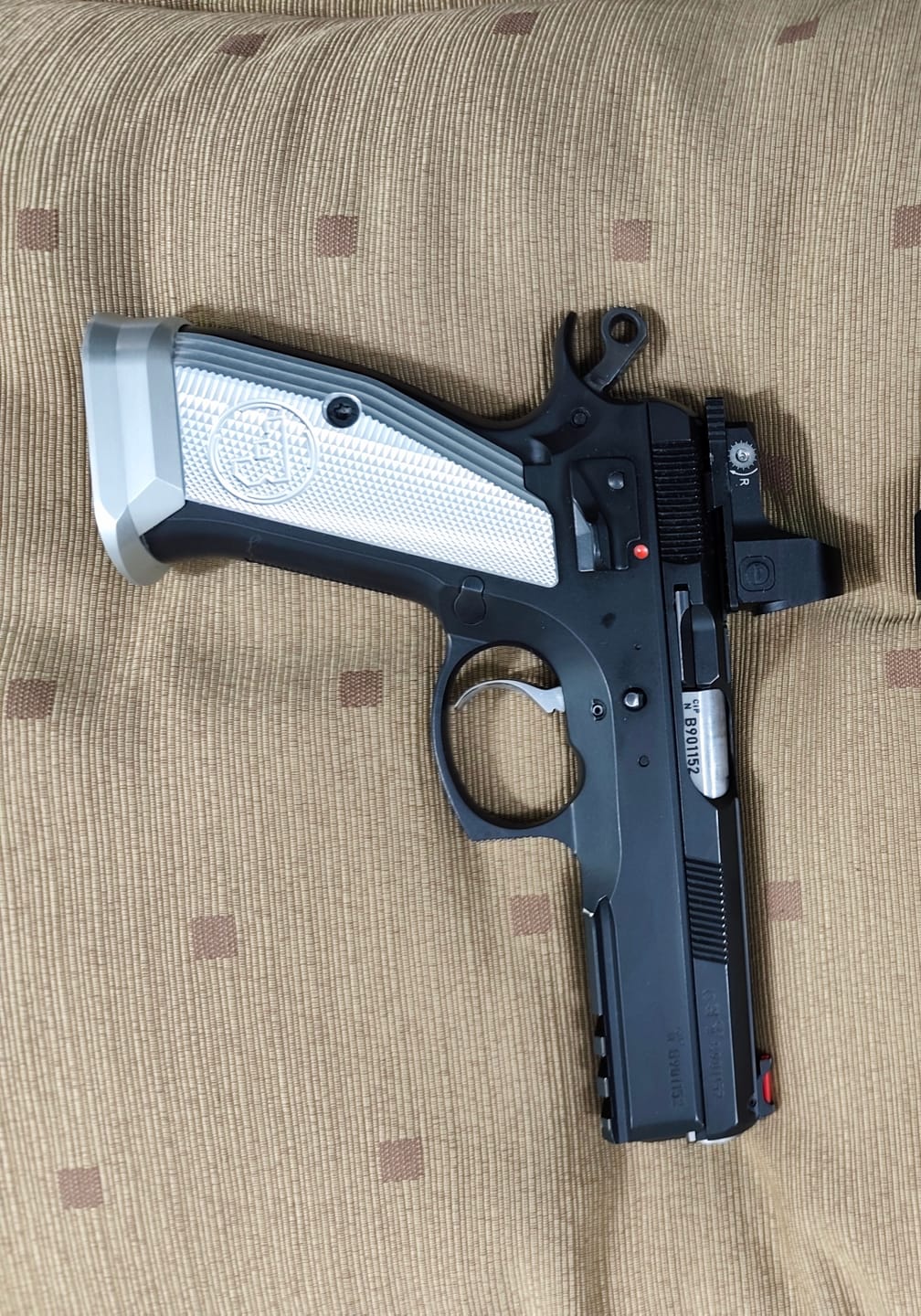 Customer photo review of Frenzy 1x20x28 Red Dot Sight | 6MOA (SCRD-40)