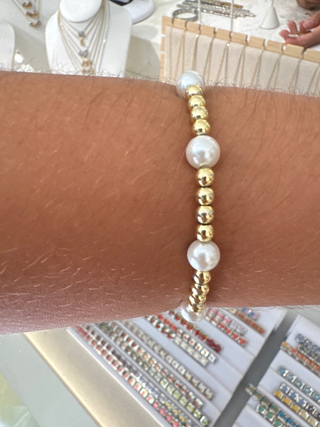 Customer photo review of Pulsera Bolitas Doradas Con Perlitas