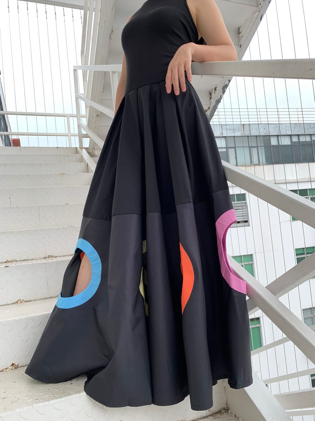 Customer photo review of Sleeveless Hollow Pleated Split-Joint Round-neck Maxi Dresses