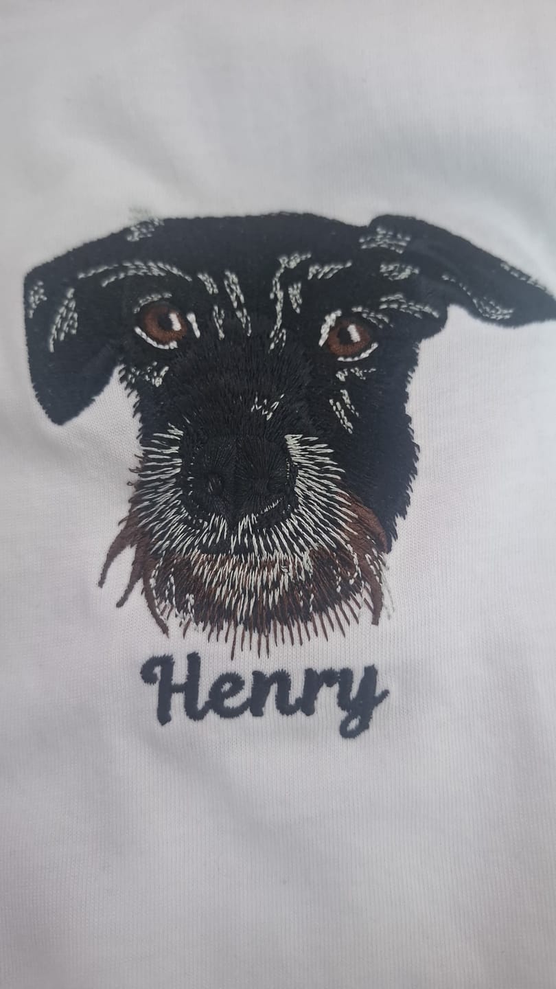 Customer photo review of 🐾 Bordado hiper-realista 🧵