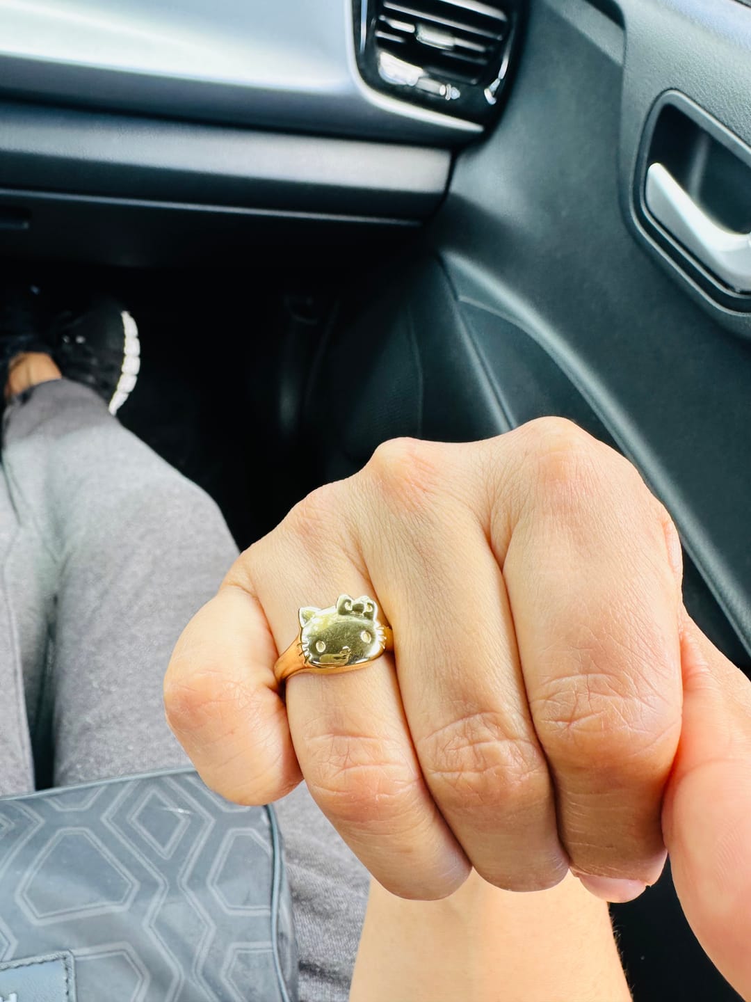 Customer photo review of Anillo Chunkylicious | Acero Inoxidable Baño de Oro 18k | Hello Kitty