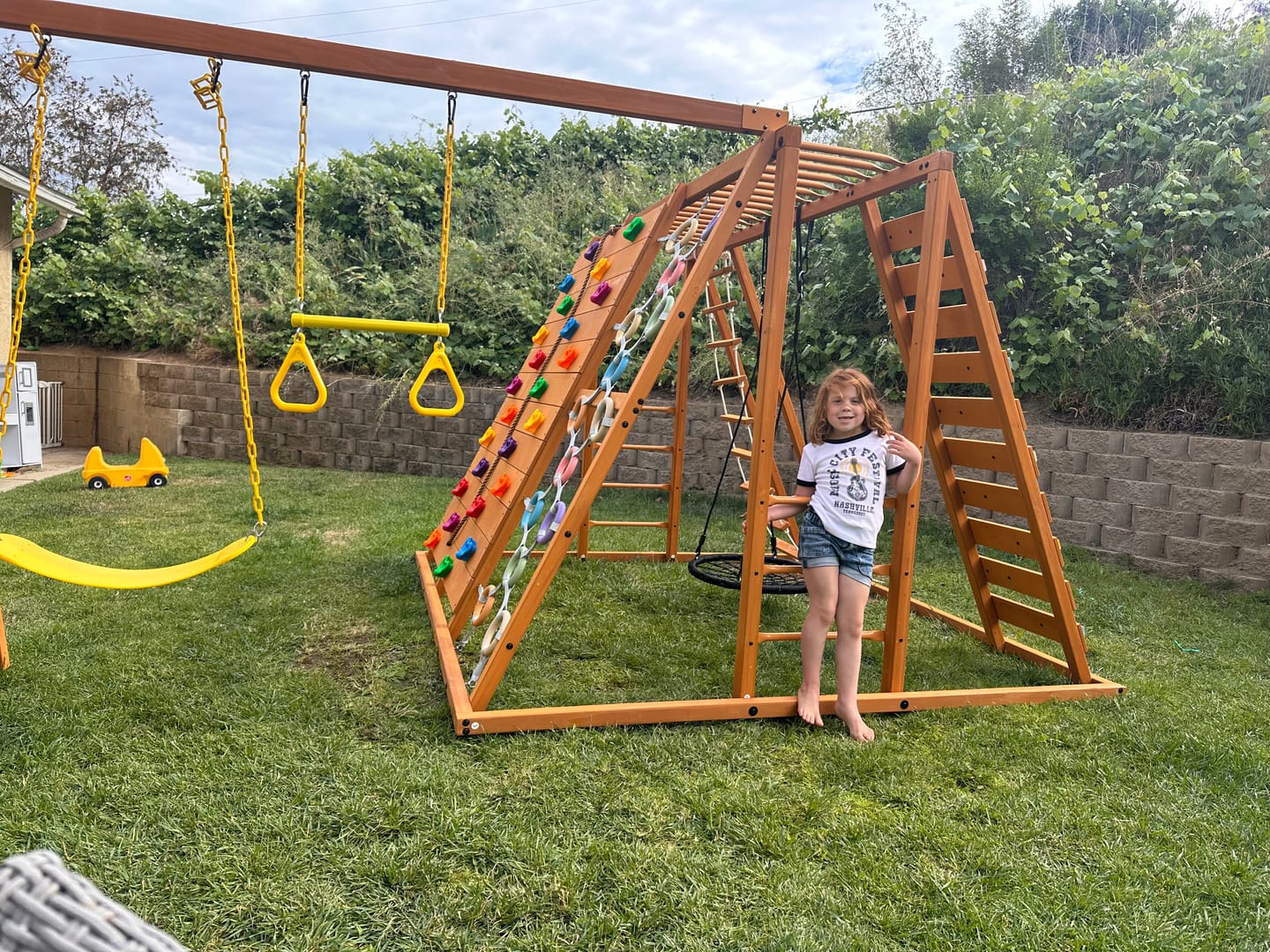 Customer photo review of Sycamore Backyard Climbing Set – 2 Swings, Trapeze Bar & Outdoor Fun