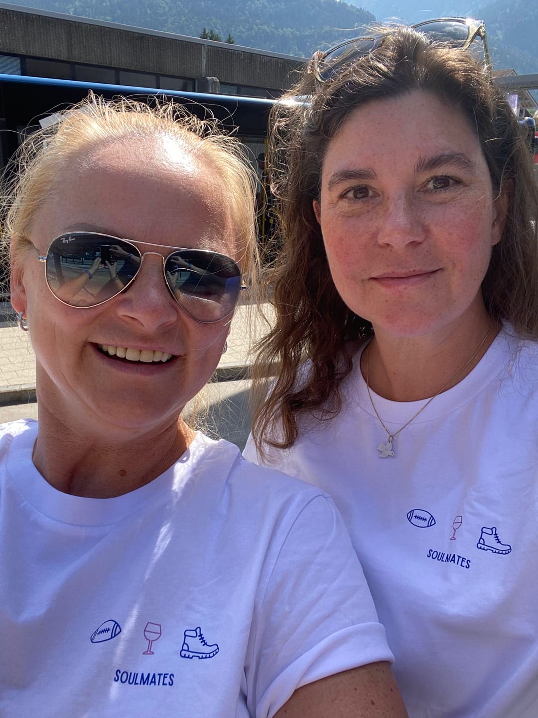 Customer photo review of Personaliertes Premium T-Shirt für Frauen aus Bio-Baumwolle | 3 Motive