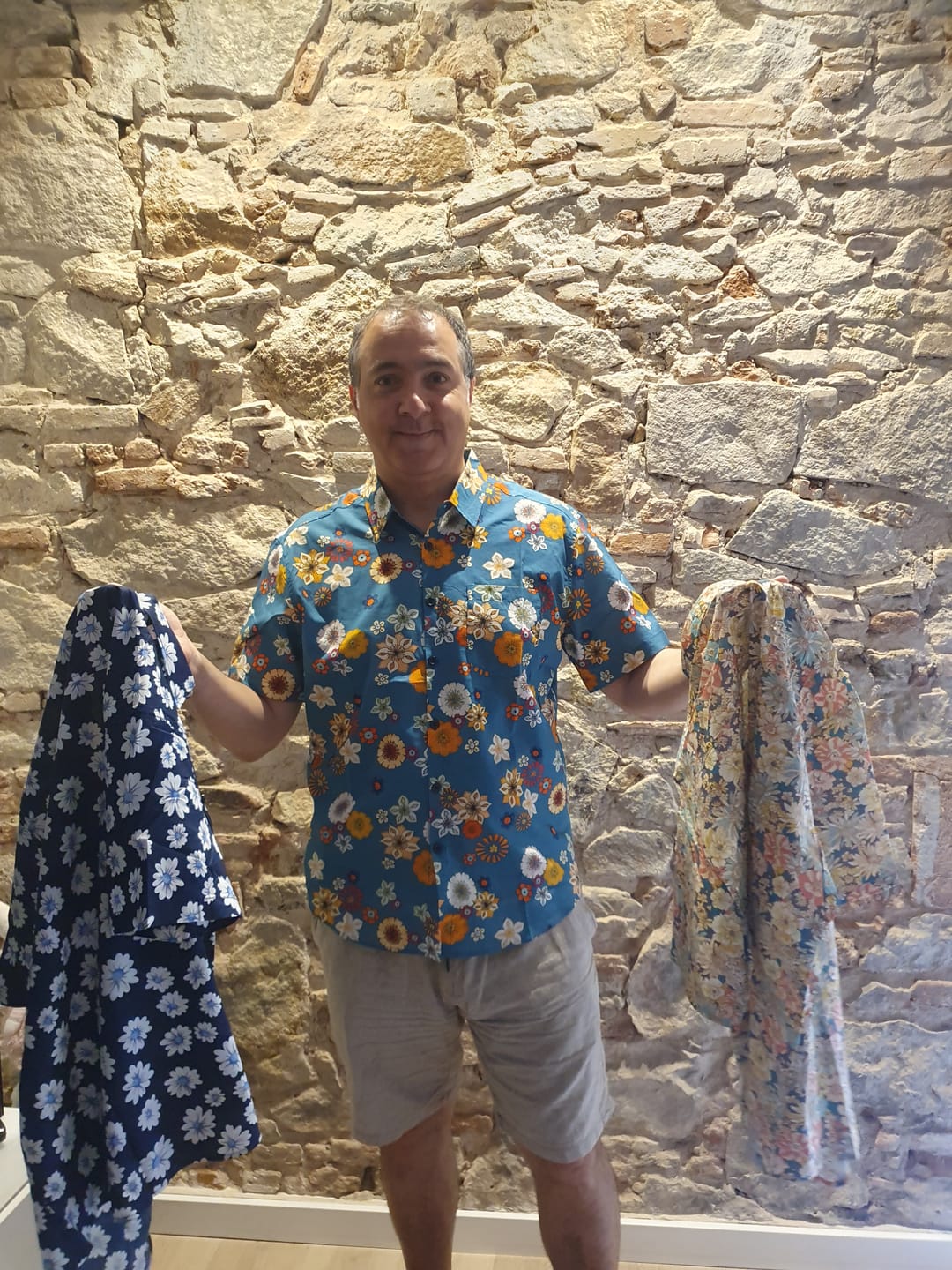 Customer photo review of Men's Floral Print Cotton Hawaiian Aloha Short Sleeve Shirt