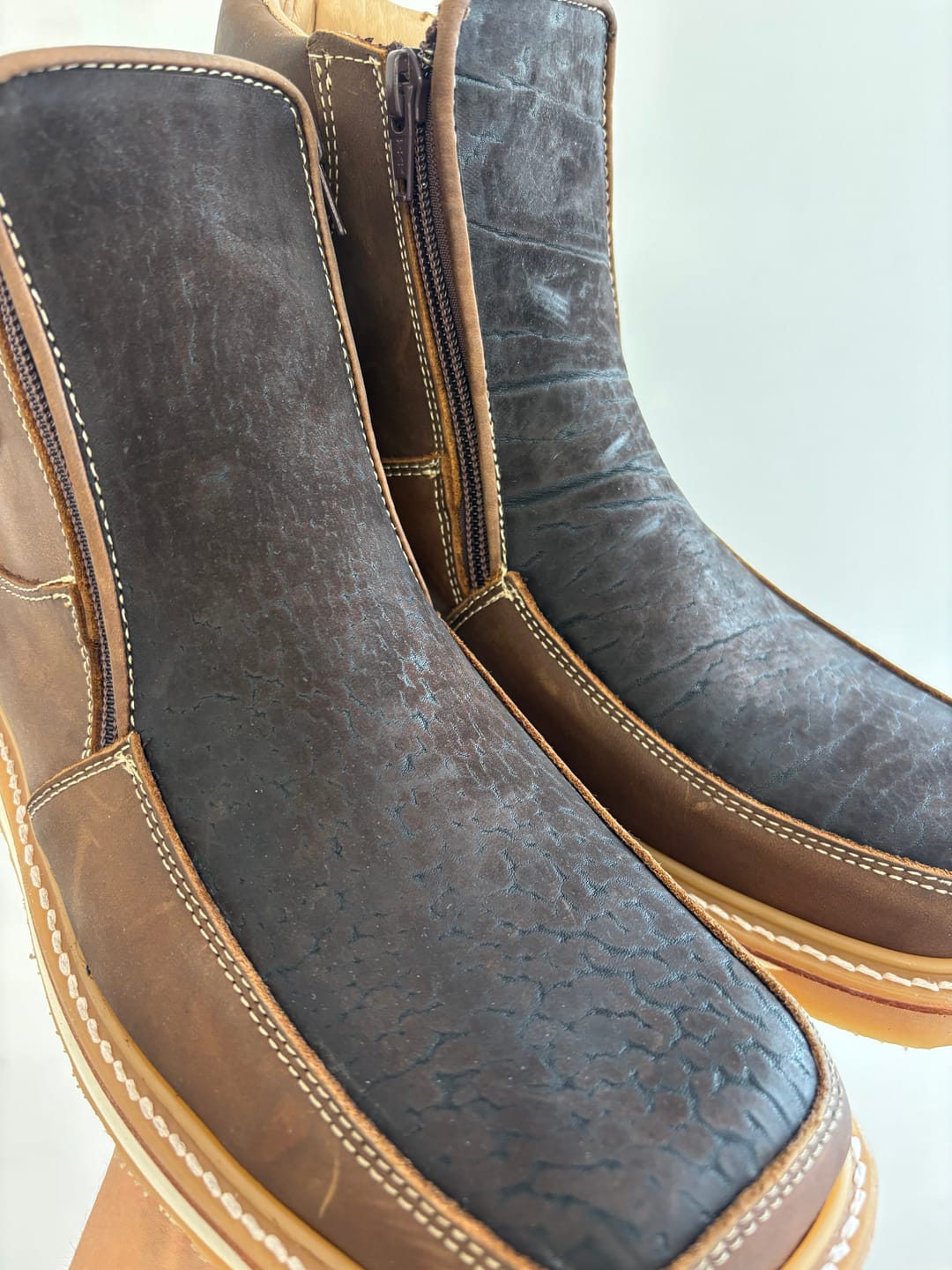 Customer photo review of BOTINES MACHO EN PIEL DE CUELLO DE TORO