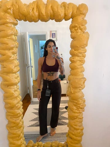 Isabela D. review of Calça Jeans Reta Araçá Marrom Escuro image 1 out of 1