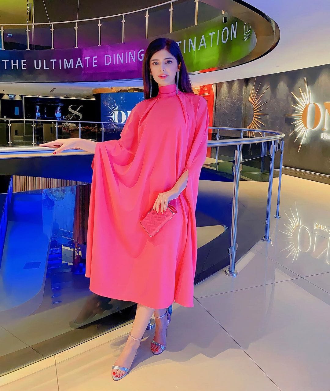 Customer photo review of Simple Batwing Sleeves Lace-Up Solid Color High-Neck Midi Dresses