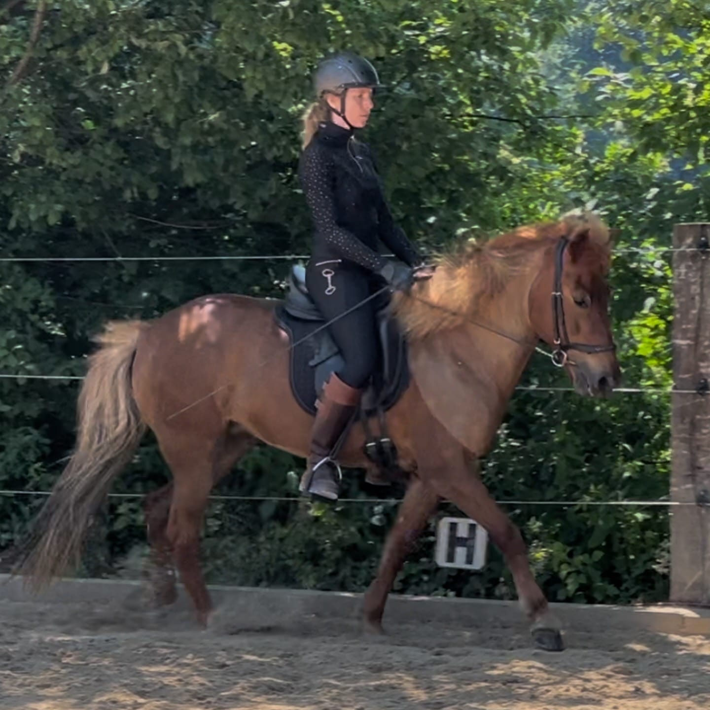Customer photo review of KYLIE - BASE LAYER LONG SLEEVE | WHITE SILVER