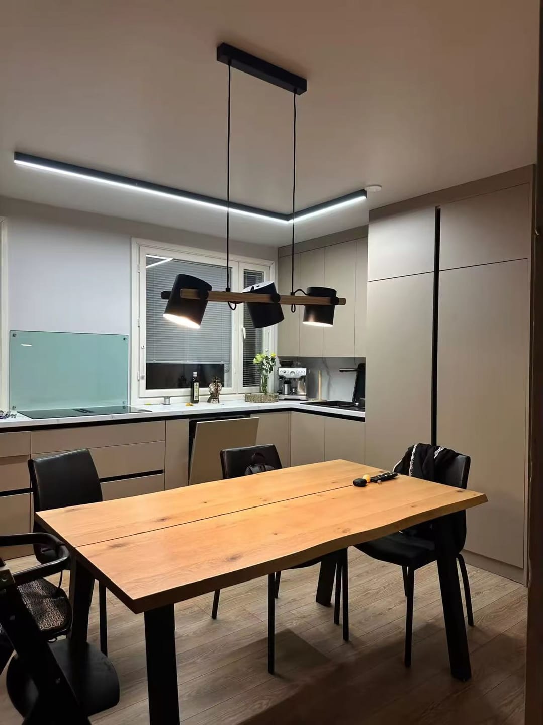 Customer photo review of WOMO Dimmable Long Linear Ceiling Light-WM1003