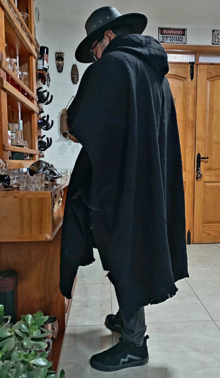 Customer photo review of PONCHO CLÁSICO NEGRO